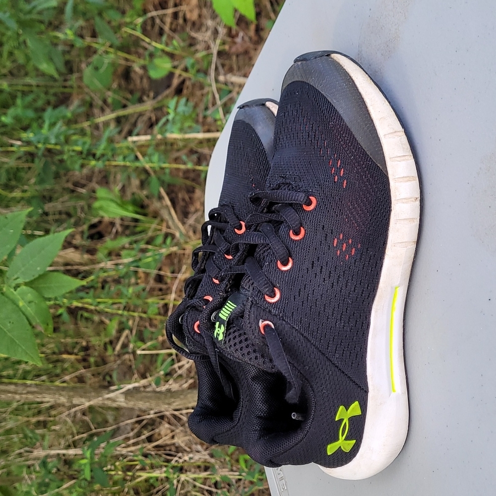 Under armour boys sneakers size 1